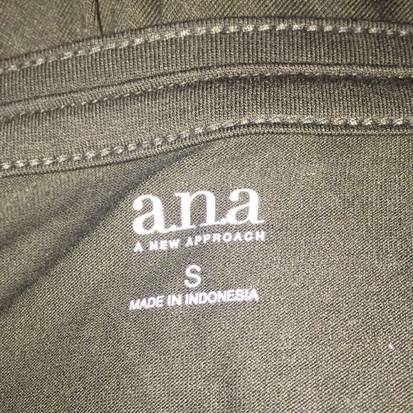 A.N.A Cold shoulder top - Picture 5 of 5